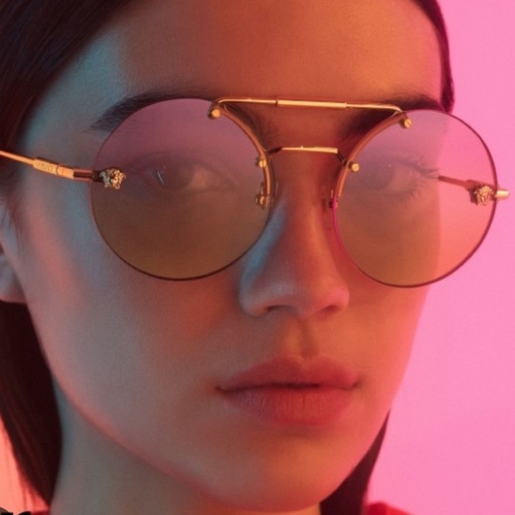 💯 Authentic Versace “Medusa” glam sunglasses
Purple and gold
Brand new - Picture 7 of 7